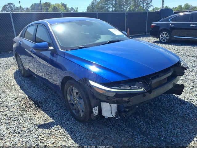 Salvage Hyundai ELANTRA Image