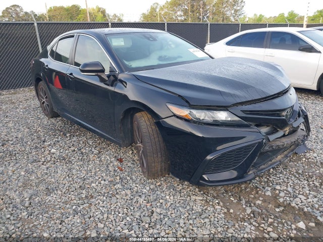 Salvage Toyota Camry Image