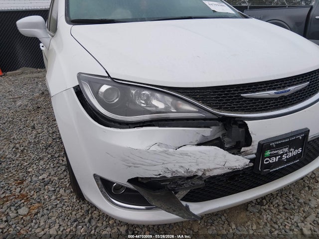 Chrysler Pacifica Touring L