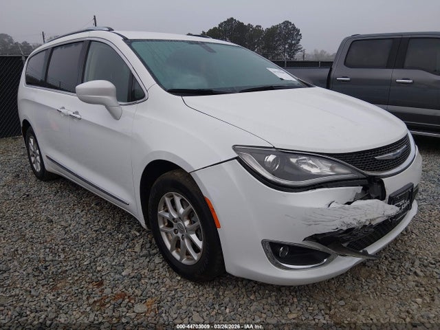 Salvage Chrysler Pacifica Image