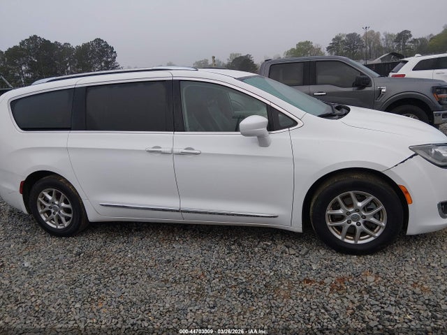 Chrysler Pacifica Touring L