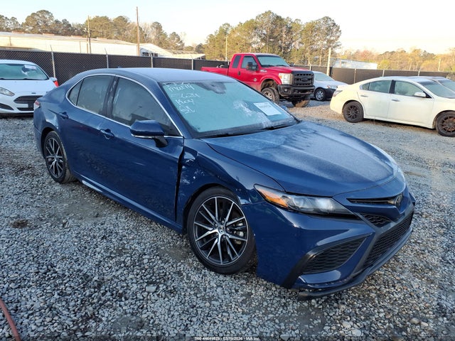 Salvage Toyota Camry Image