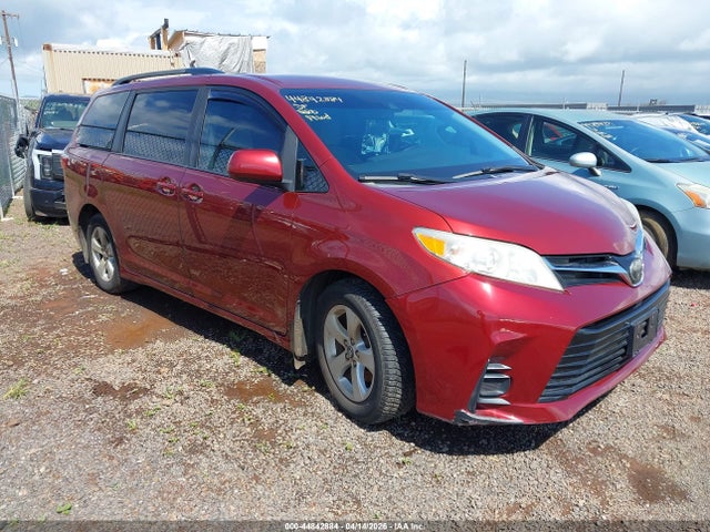 Salvage Toyota Sienna Image