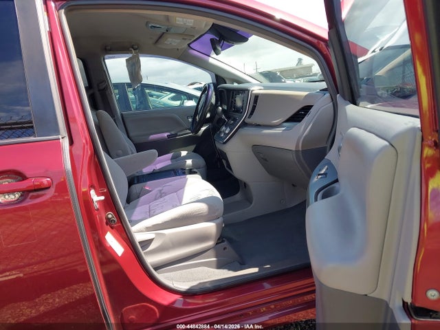 Toyota Sienna Le 7 Passenger