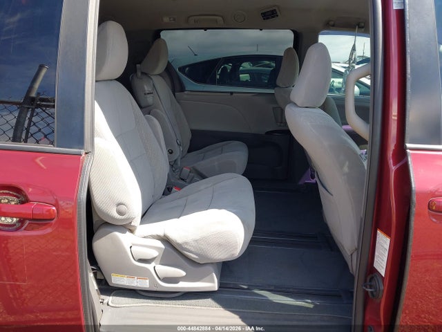 Toyota Sienna Le 7 Passenger