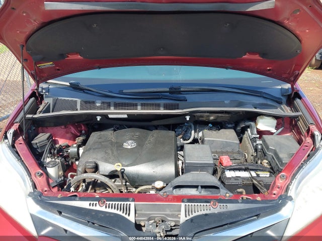 Toyota Sienna Le 7 Passenger