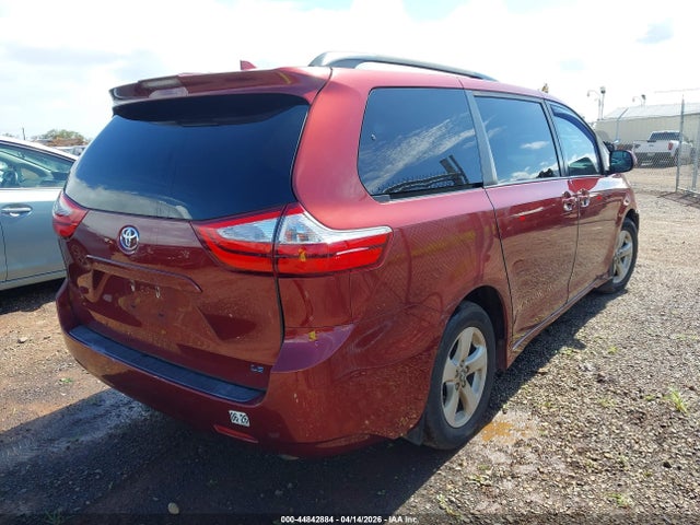 Toyota Sienna Le 7 Passenger