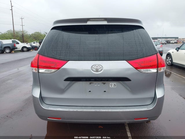 Toyota Sienna Base V6