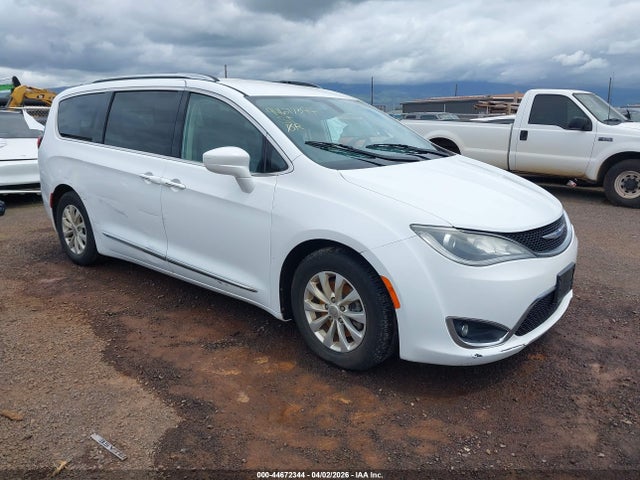 Salvage Chrysler Pacifica Image