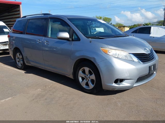 Salvage Toyota Sienna Image