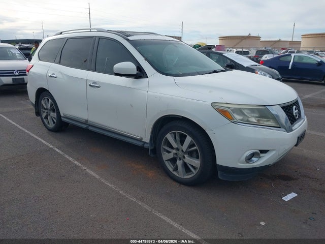 Salvage Nissan Pathfinder Image