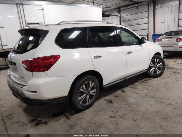 Nissan Pathfinder S