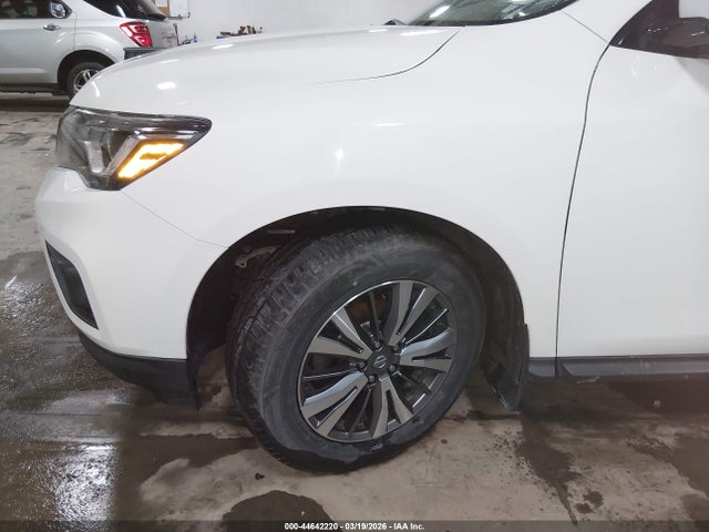 Nissan Pathfinder S