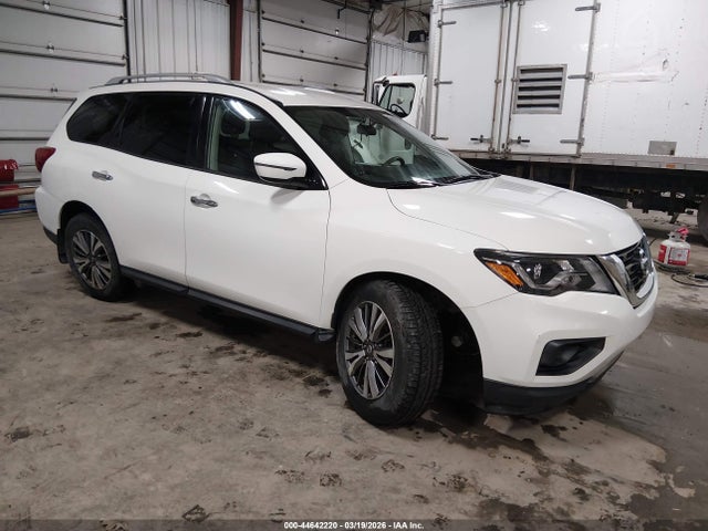 Salvage Nissan Pathfinder Image