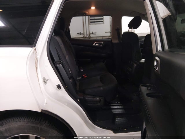 Nissan Pathfinder S