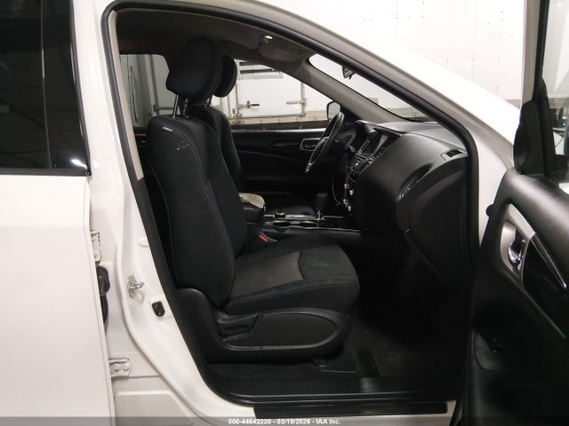 Nissan Pathfinder S