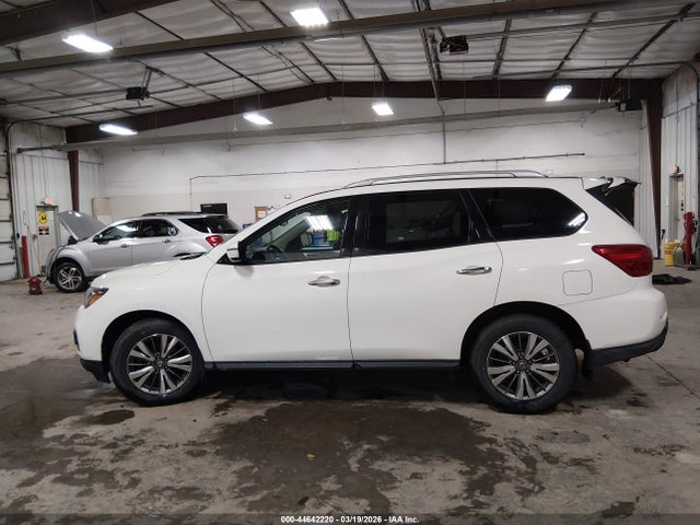 Nissan Pathfinder S