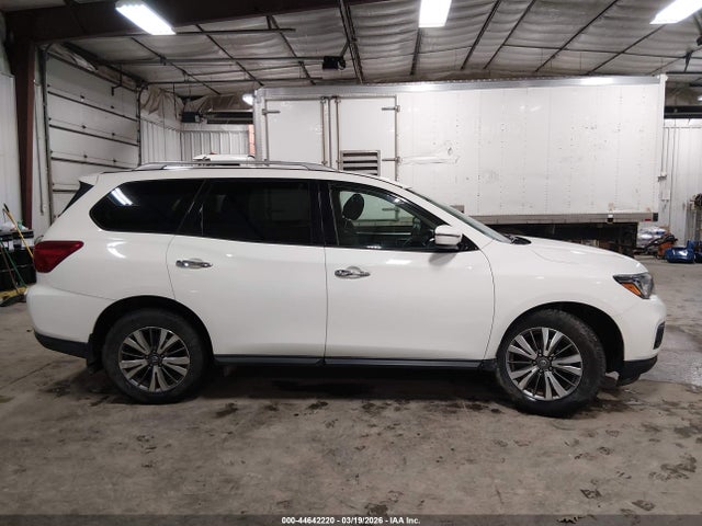 Nissan Pathfinder S