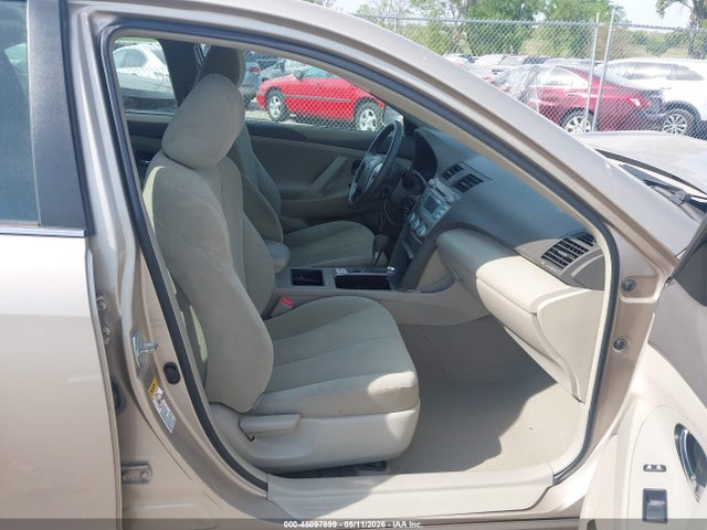 Toyota Camry Le V6