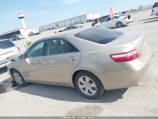 Toyota Camry Le V6
