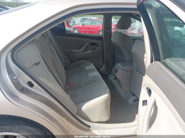 Toyota Camry Le V6
