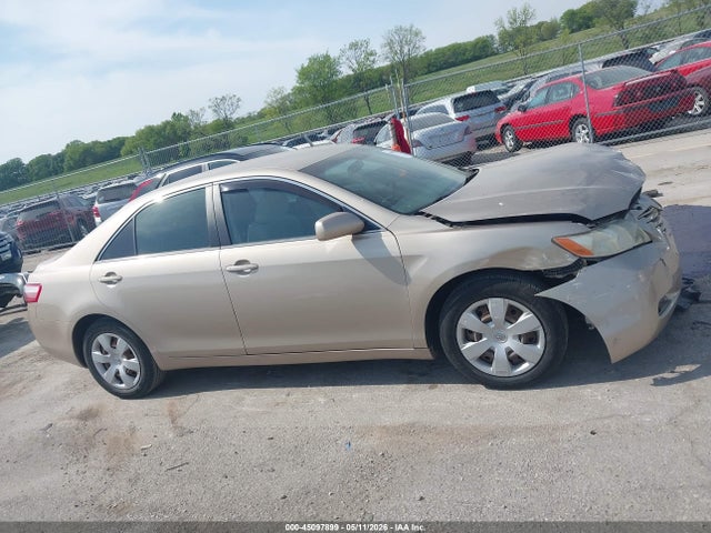 Toyota Camry Le V6