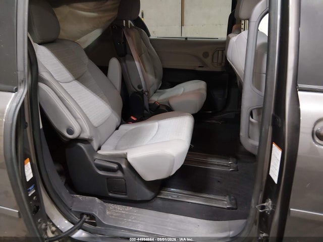 Toyota Sienna Le