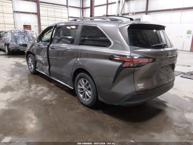 Toyota Sienna Le