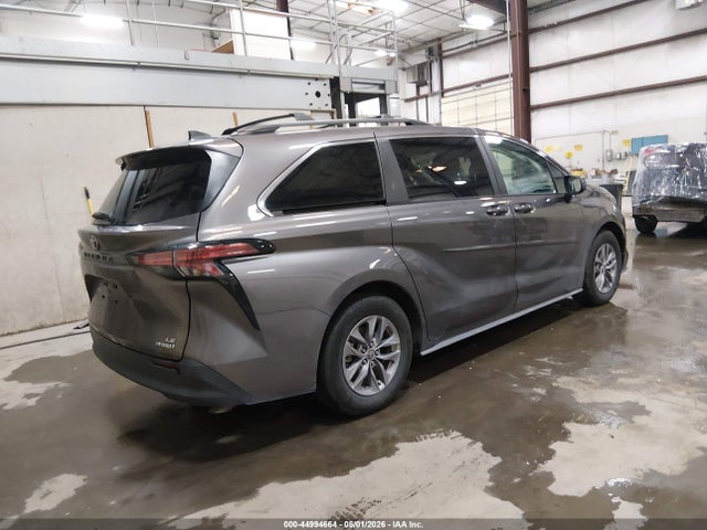 Toyota Sienna Le