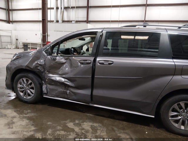 Toyota Sienna Le