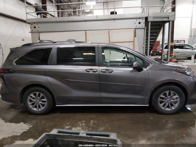 Toyota Sienna Le