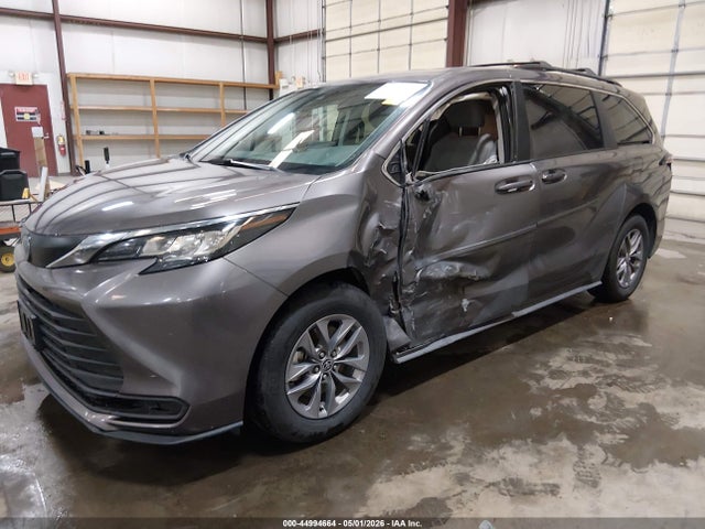 Toyota Sienna Le