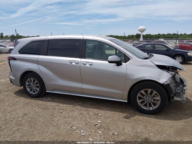 Toyota Sienna Le