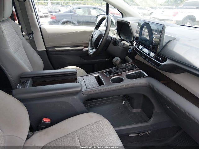 Toyota Sienna Le