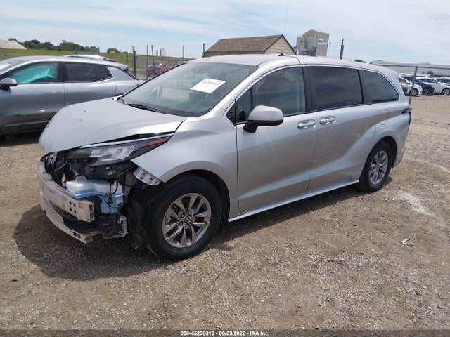 Toyota Sienna Le