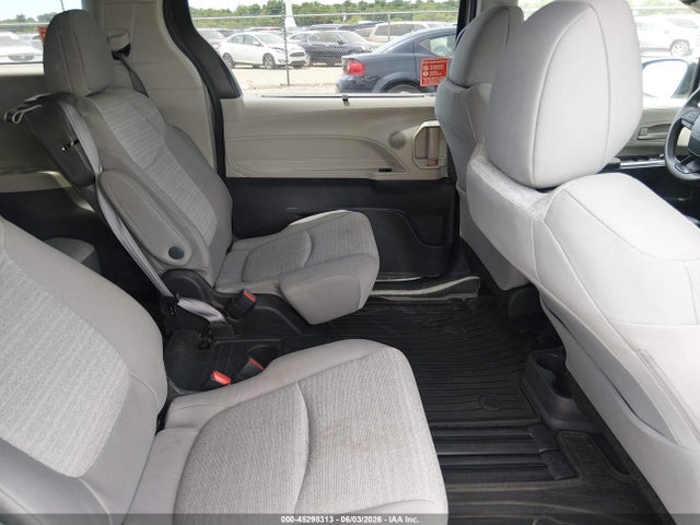 Toyota Sienna Le