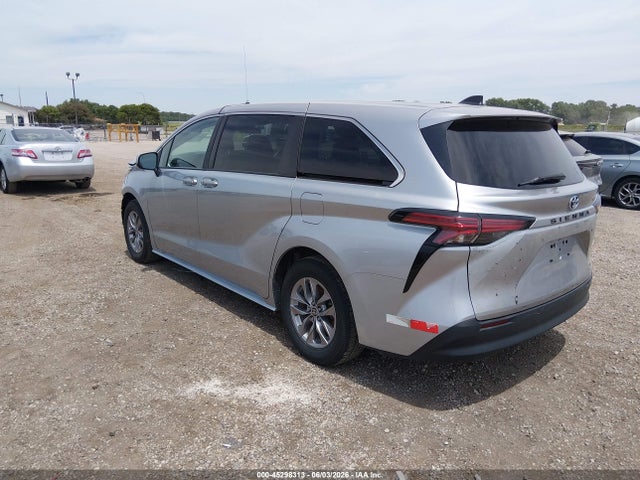 Toyota Sienna Le