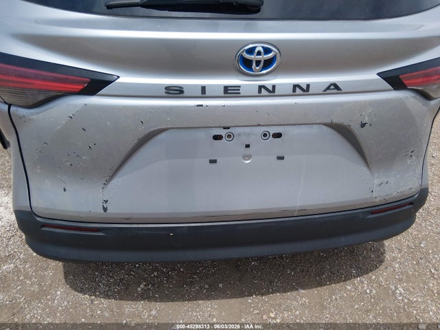 Toyota Sienna Le