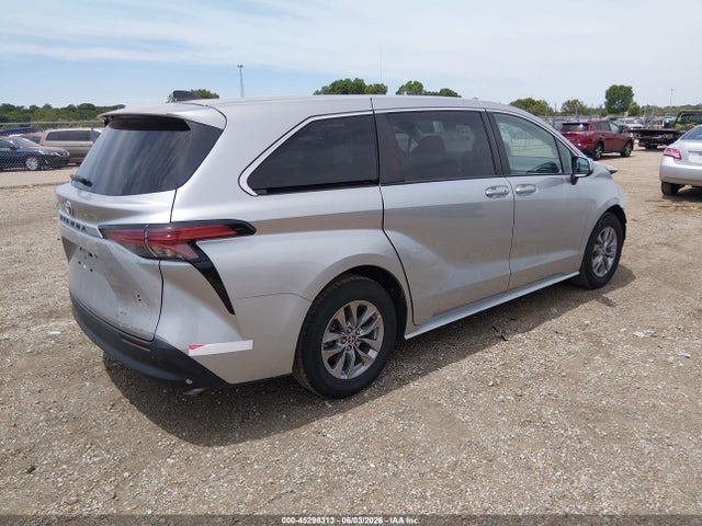 Toyota Sienna Le