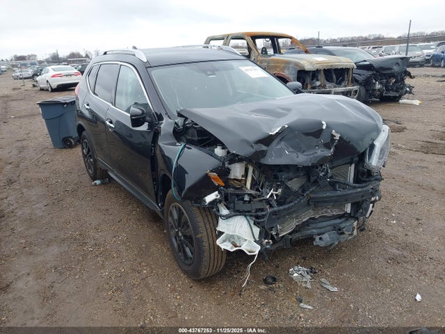 Salvage Nissan Rogue Image
