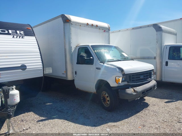 Salvage Ford E-350 Image