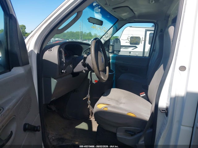 Ford E-350 Standard