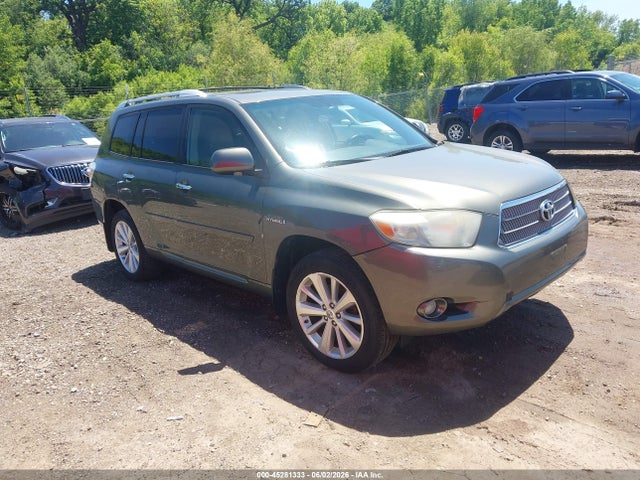 Salvage Toyota Highlander Image
