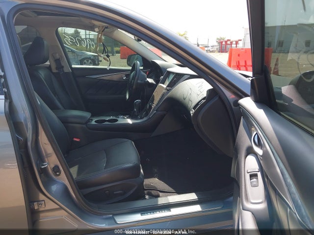 INFINITI Q50 Premium