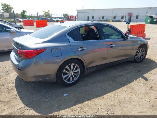 INFINITI Q50 Premium