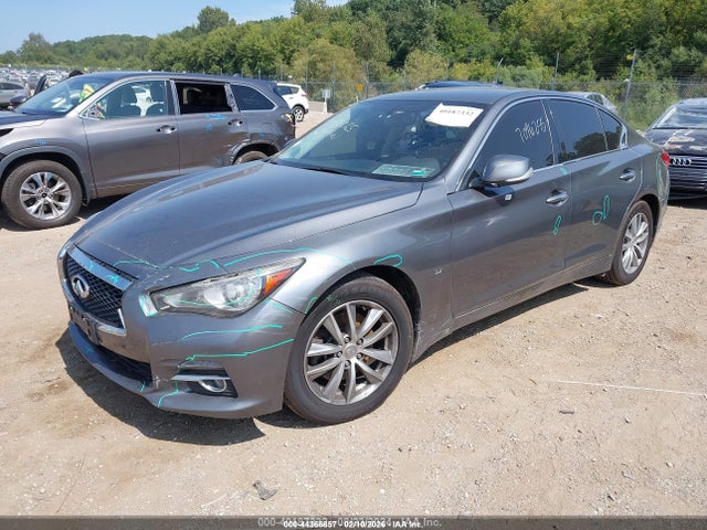 INFINITI Q50 Premium