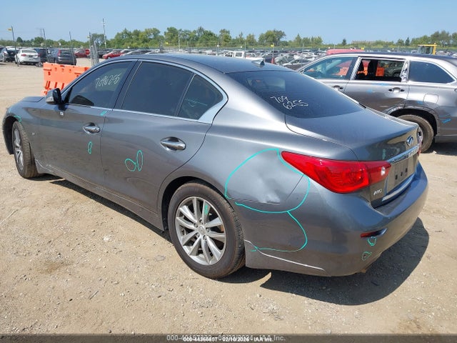 INFINITI Q50 Premium