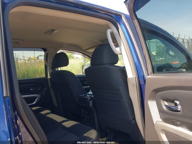 Nissan Titan Sv