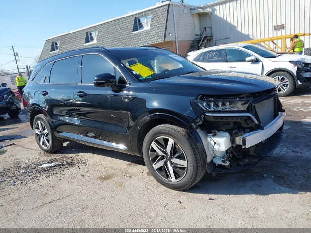 Salvage Kia Sorento Image