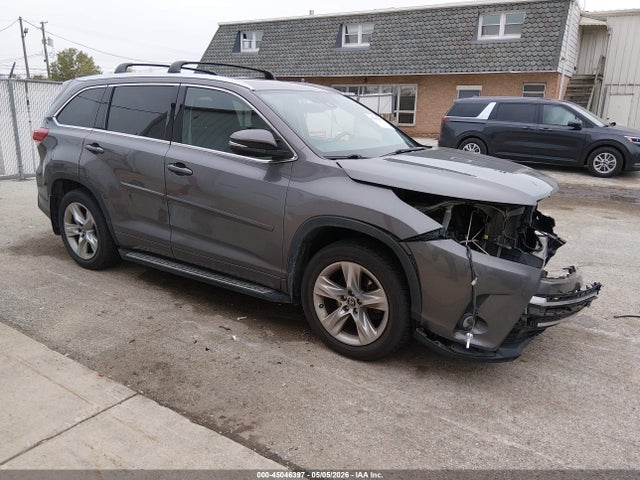 Salvage Toyota Highlander Image
